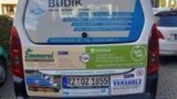 Sponsorenauto von hinten